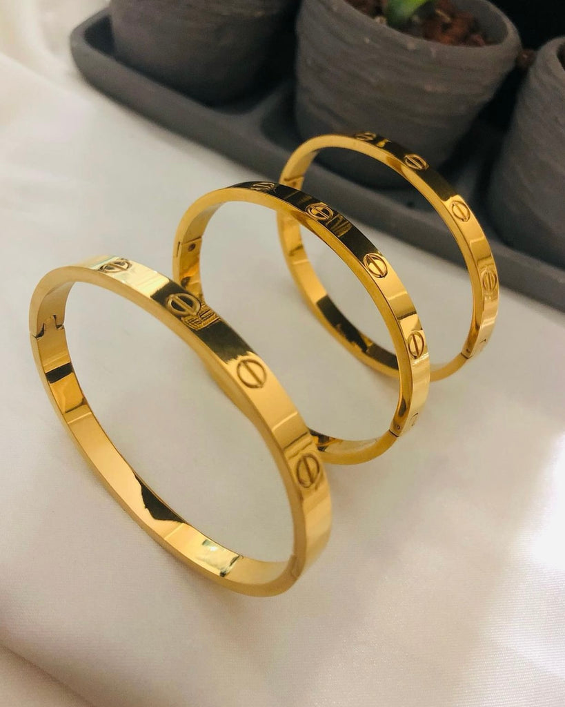 Simple Gold Bangle | Jewelry Store | Jewelry Shop
