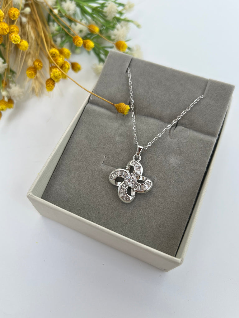 Zircon Clover silver Necklace