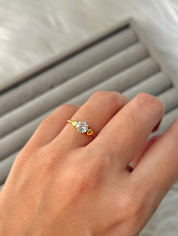 Stone with two-sided heart-shaped Ring