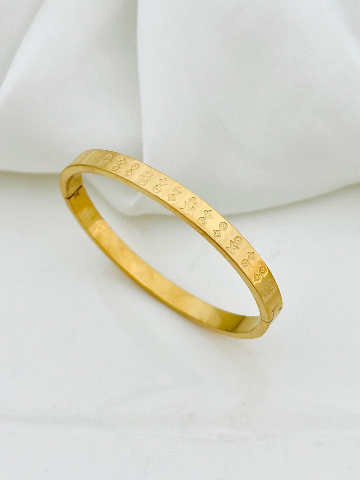 Crazy Women Handcuff Bracelet - Style 3127096