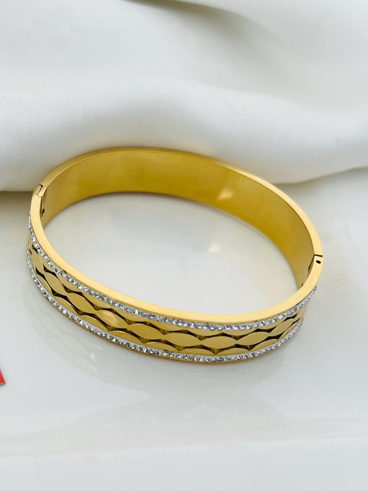 Crazy Women Handcuff Bracelet - Style 3255084