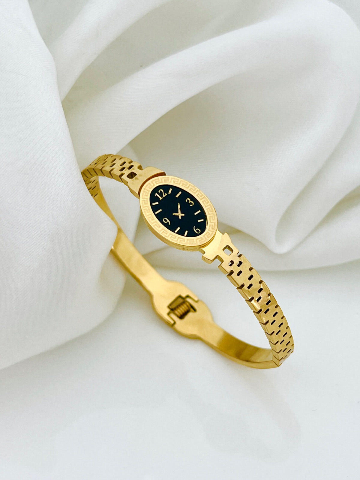 Crazy Women Handcuff Bracelet - Style 5130064