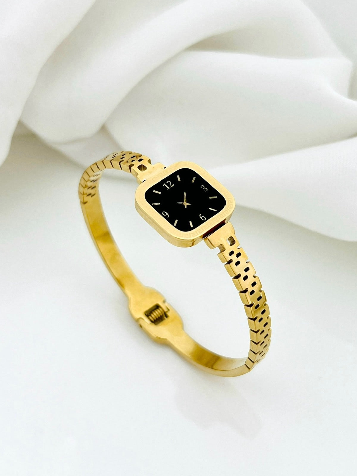 Crazy Women Handcuff Bracelet - Style 5230064