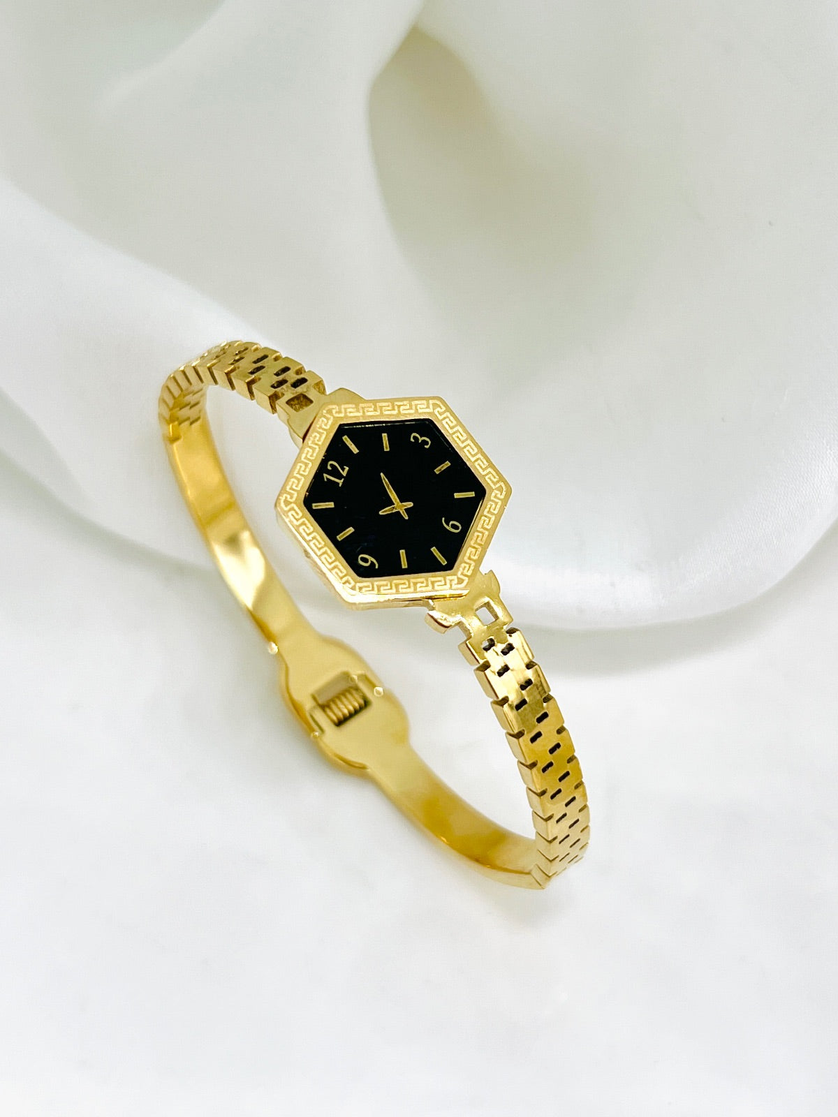Crazy Women Handcuff Bracelet - Style 5730046