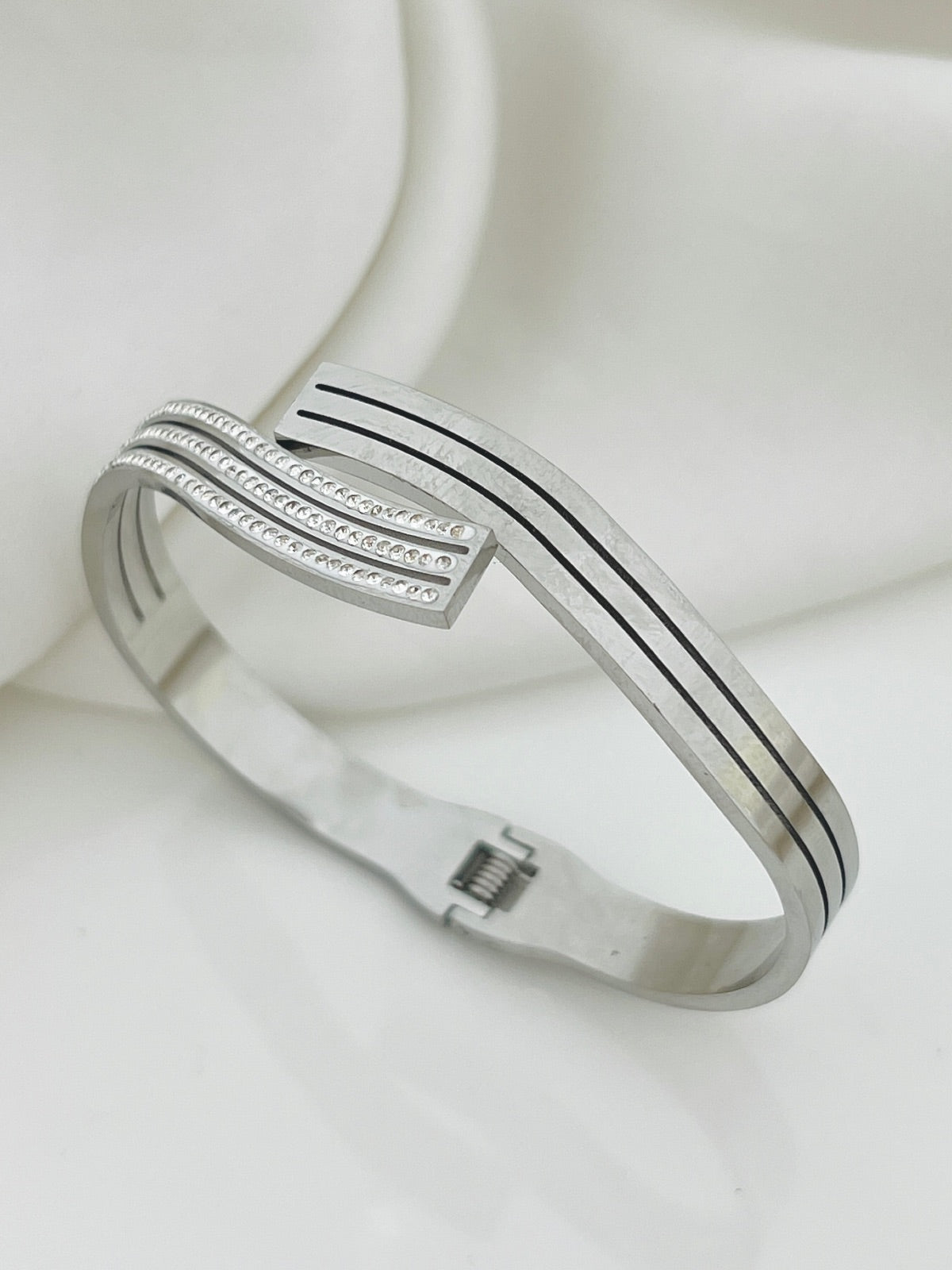Crazy Women Handcuff Bracelet - Style 5749064
