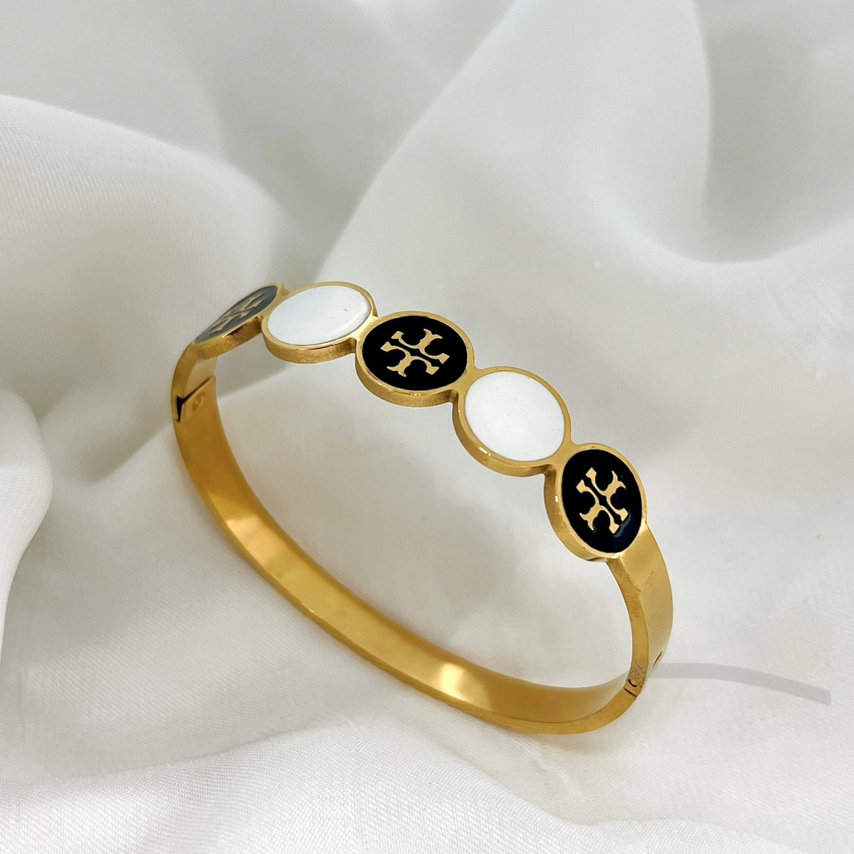 Crazy Women Handcuff Bracelet - Style 5935067