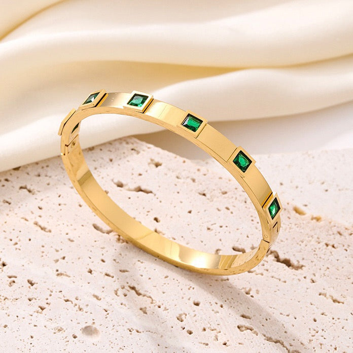Crazy Women Handcuff Bracelet - Style 6349018