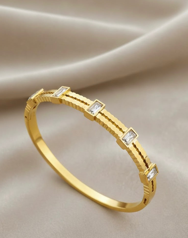 Crazy Women Handcuff Bracelet - Style 6349075
