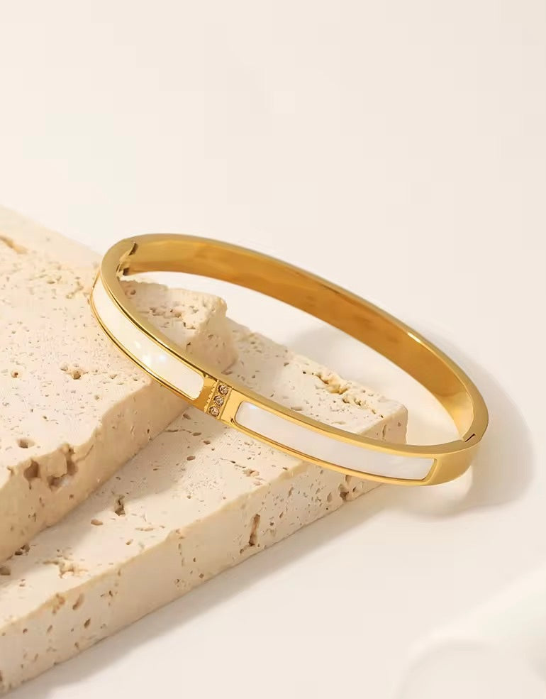 Crazy Women Handcuff Bracelet - Style 8239074