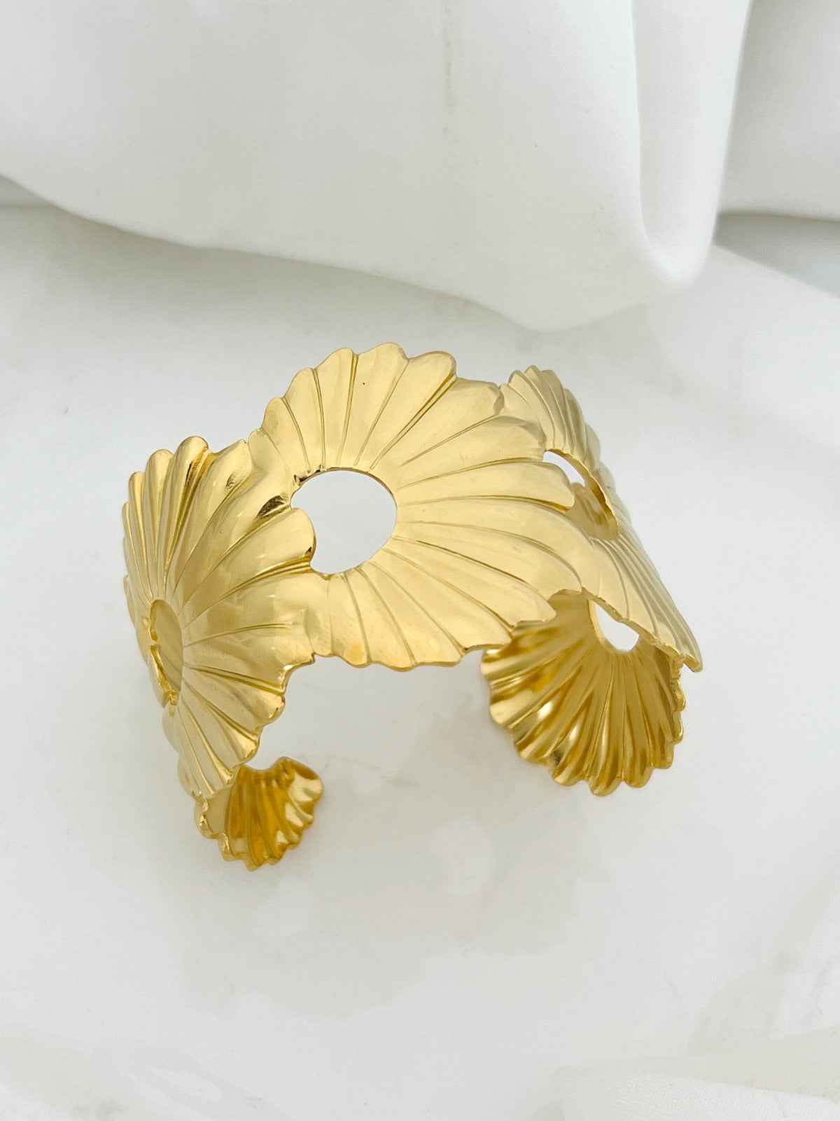 Crazy Women Handcuff Bracelet - Style 9348075