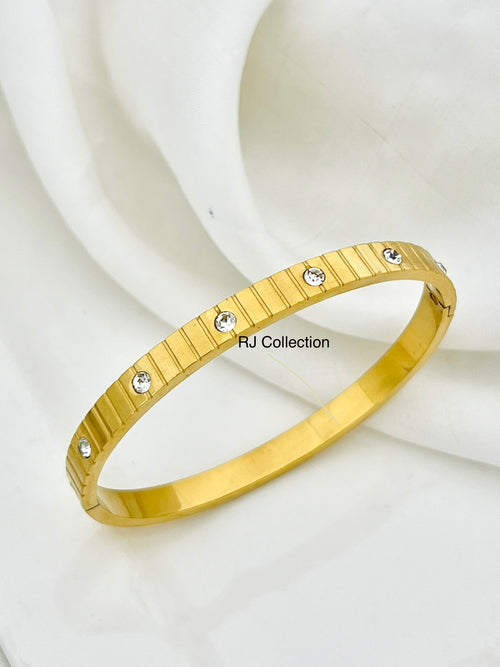 Crazy Women Handcuff Bracelet - Style 9645092