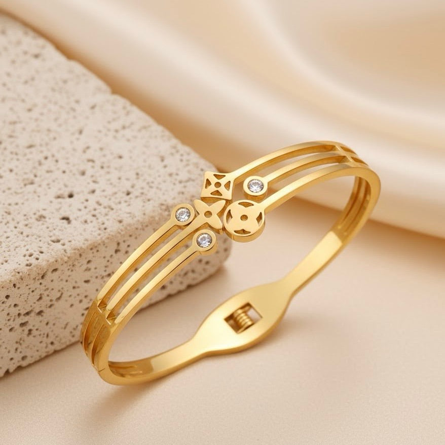 Crazy Women Handcuff Bracelet - Style 9735061