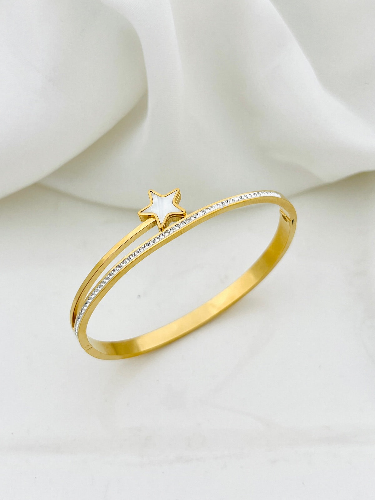 Crazy Women Handcuff Bracelet - Style 9735064