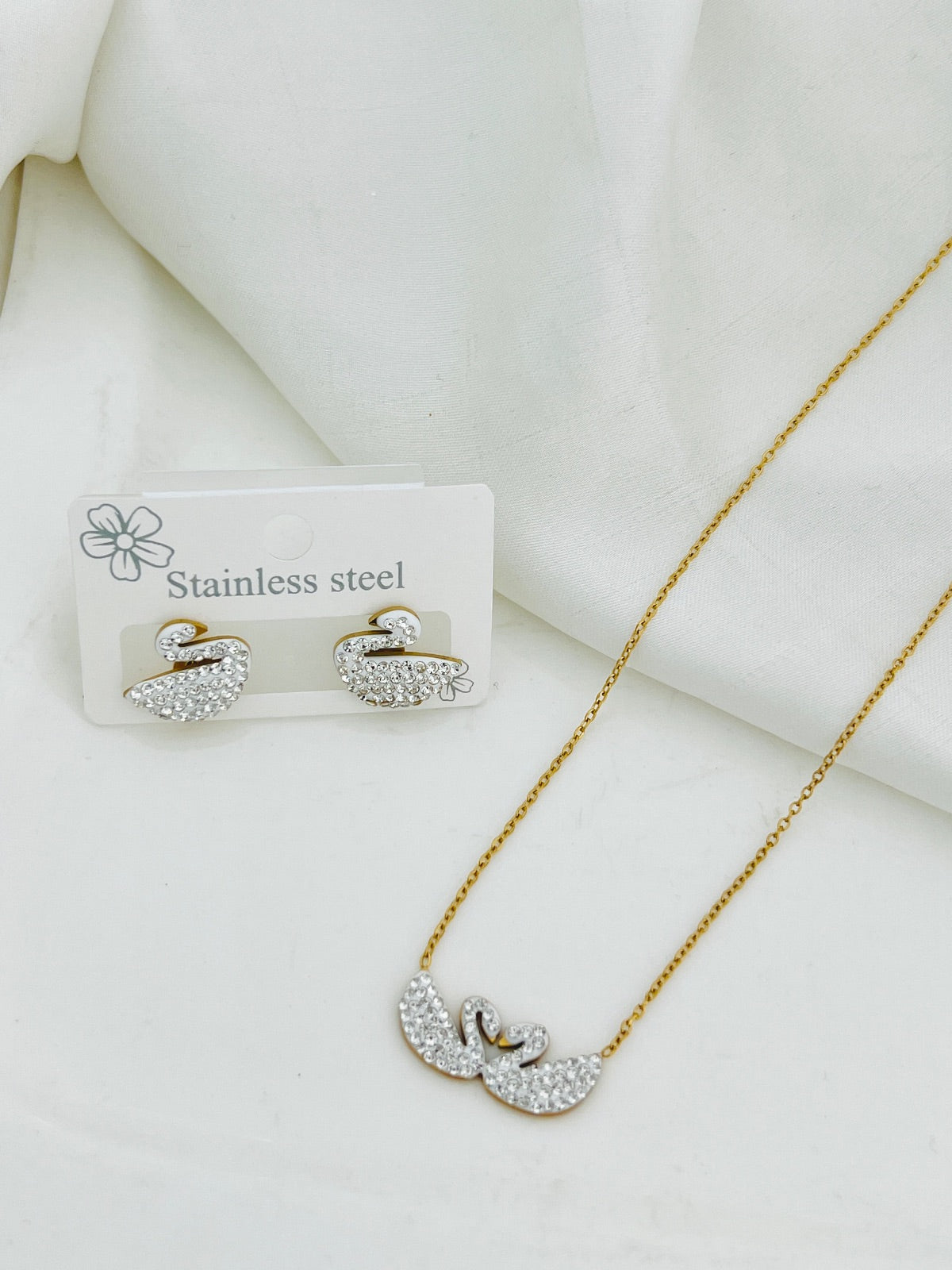 Crazy Women Locket Necklace - Style 7138590