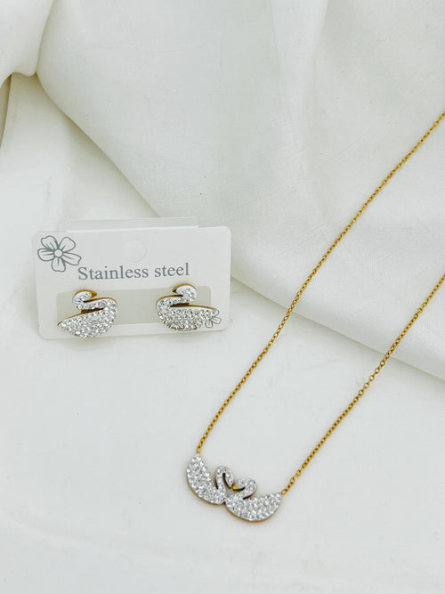 Crazy Women Locket Necklace - Style 7138590