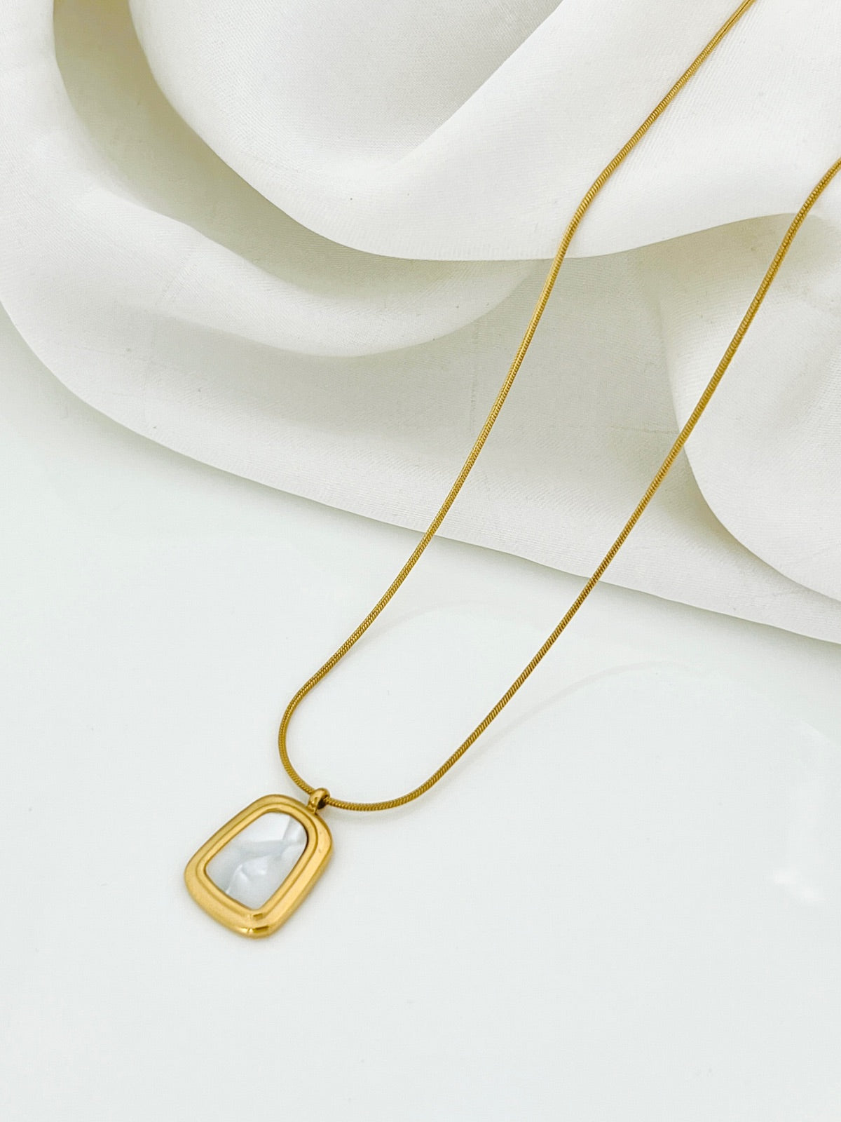 Crazy Women Locket Necklace - Style 4725084