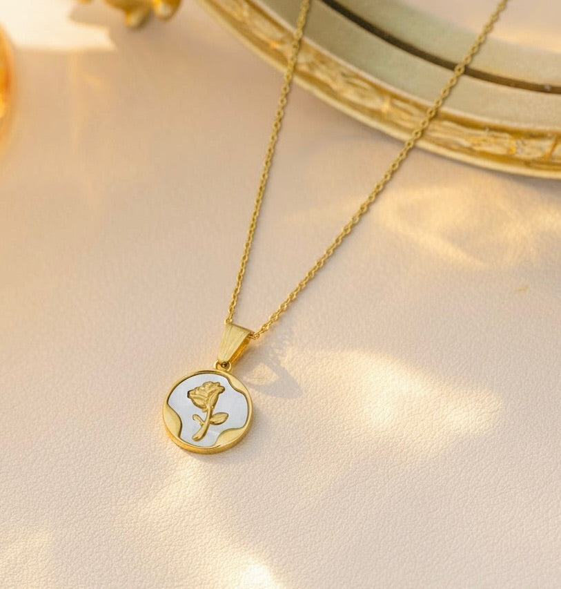 Crazy Women Locket Necklace - Style 6128075