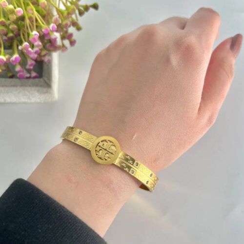 9FB9F6E5-EAF2-4EA6-8F54-1F622B4A6B12 Tory Gold Bracelet Openable - Buy Online Pakistan | Crazy Women