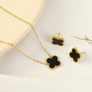 Four Leaf Clover Pendant With Ear Studs | Jewellery Set Pakistan